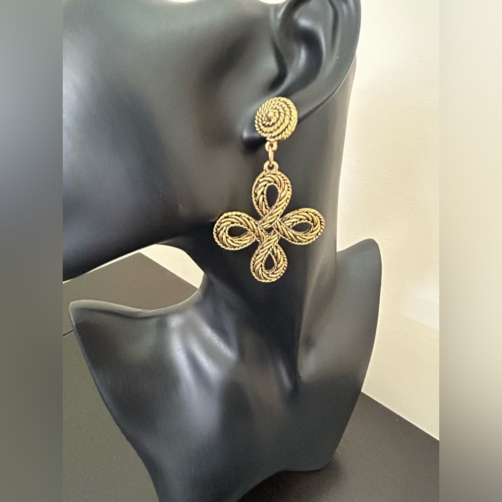 SOLD - Vintage 90’s Gold Earrings
